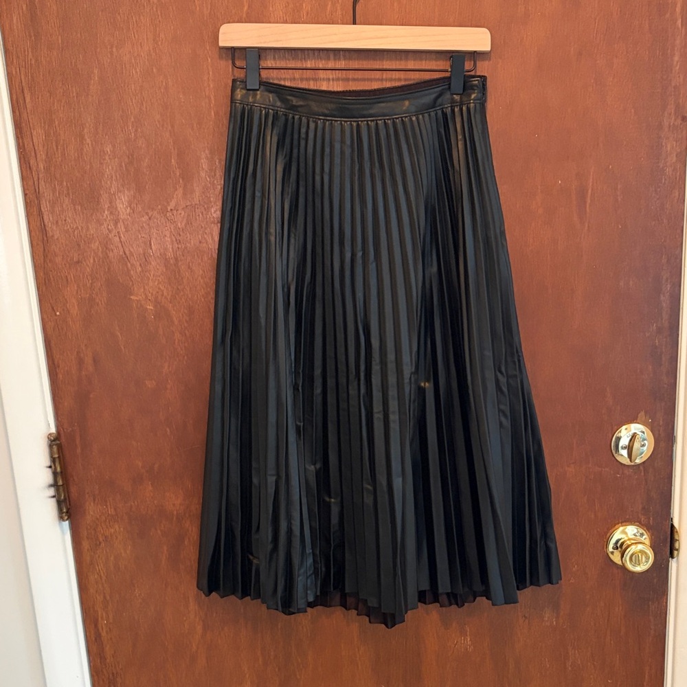 Abercrombie & Fitch Black Pleated Skirt